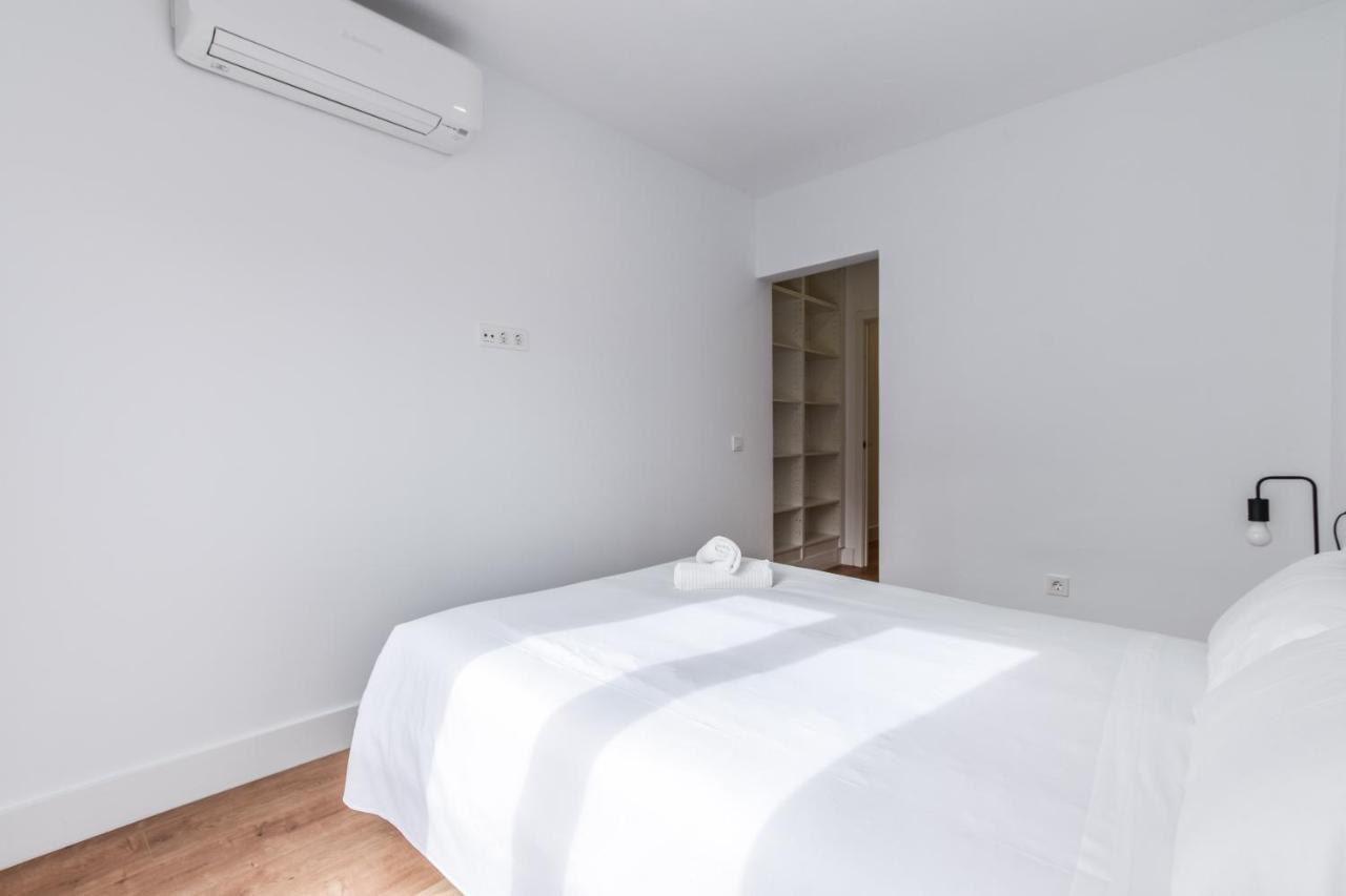 Apartamentos Reformados En Metro Pacifico Alquiler Temporal Madrid Eksteriør billede