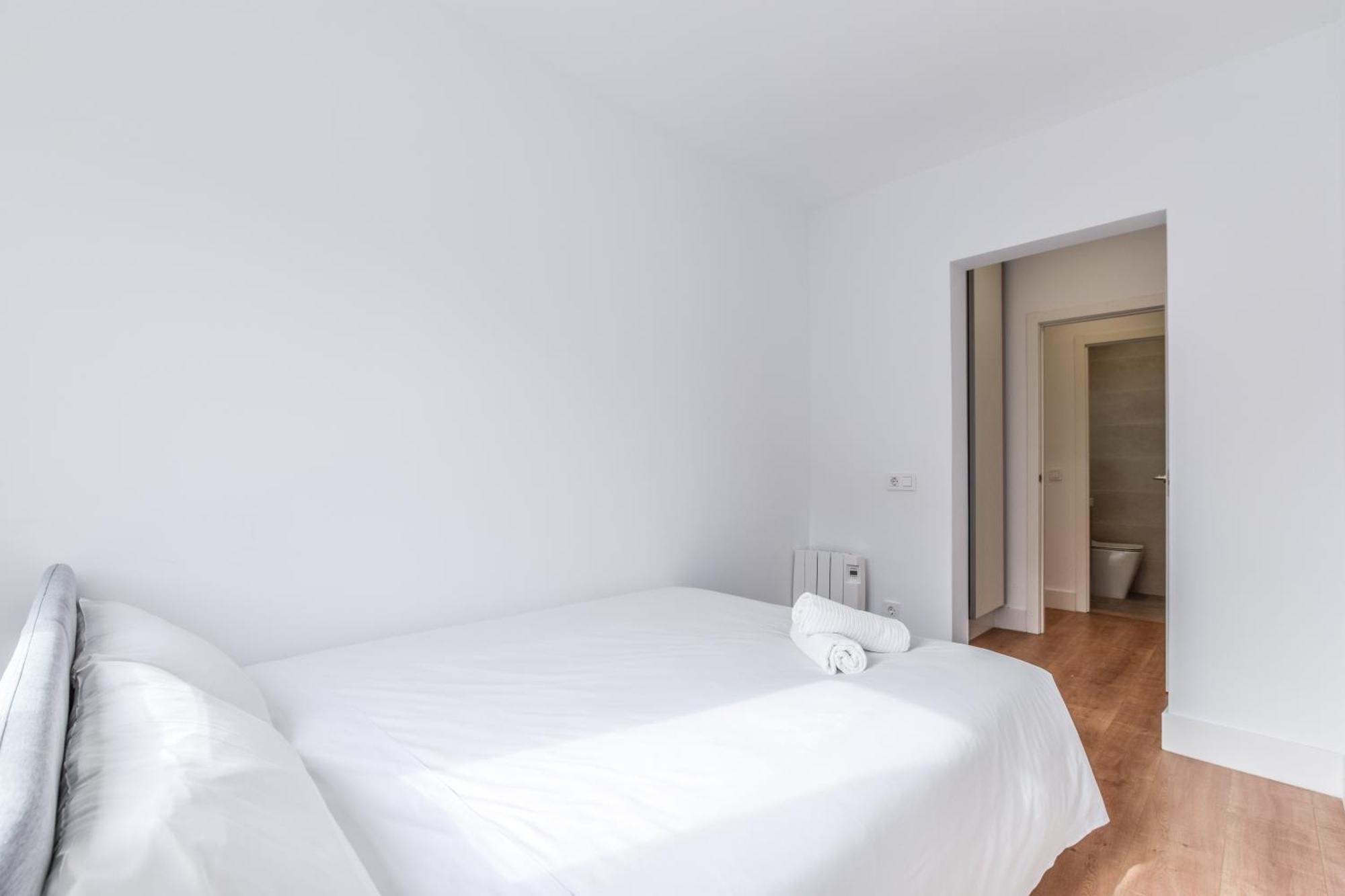 Apartamentos Reformados En Metro Pacifico Alquiler Temporal Madrid Eksteriør billede