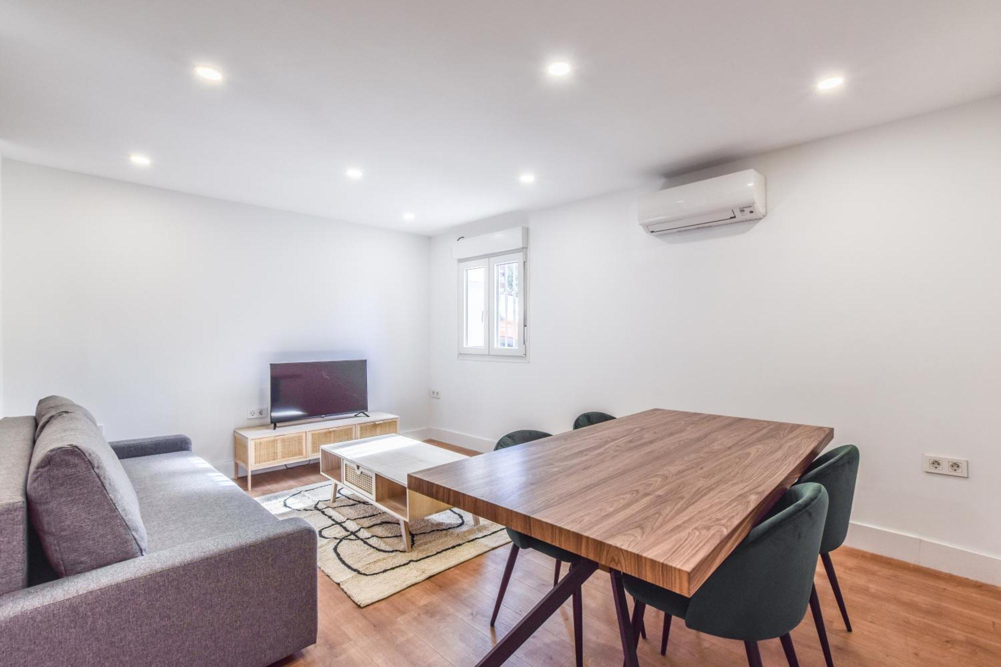Apartamentos Reformados En Metro Pacifico Alquiler Temporal Madrid Eksteriør billede