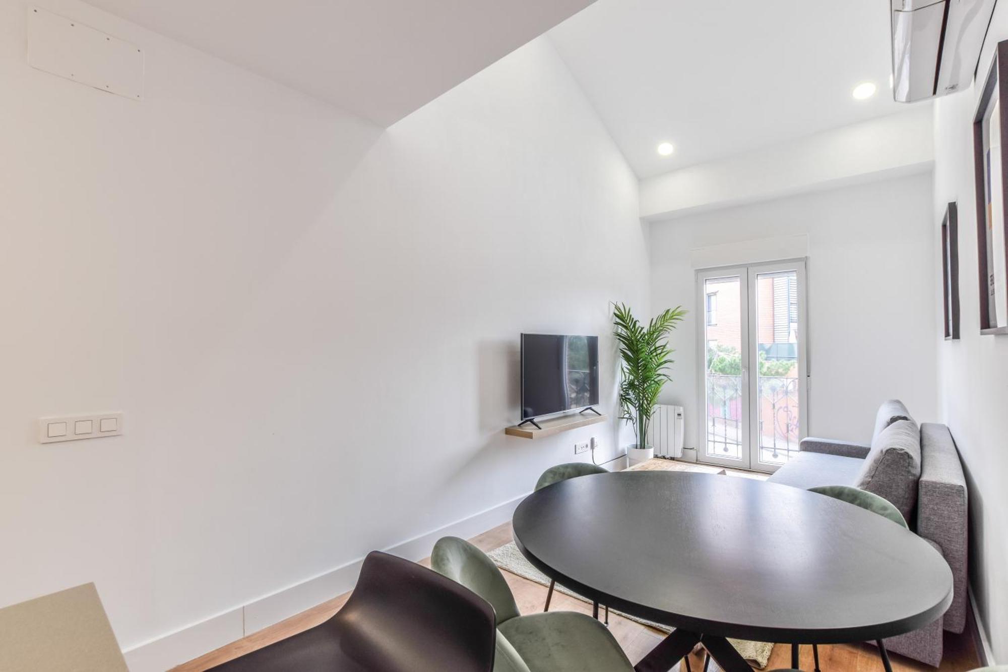 Apartamentos Reformados En Metro Pacifico Alquiler Temporal Madrid Eksteriør billede