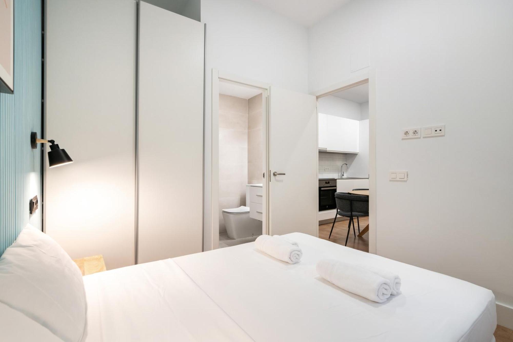 Apartamentos Reformados En Metro Pacifico Alquiler Temporal Madrid Eksteriør billede