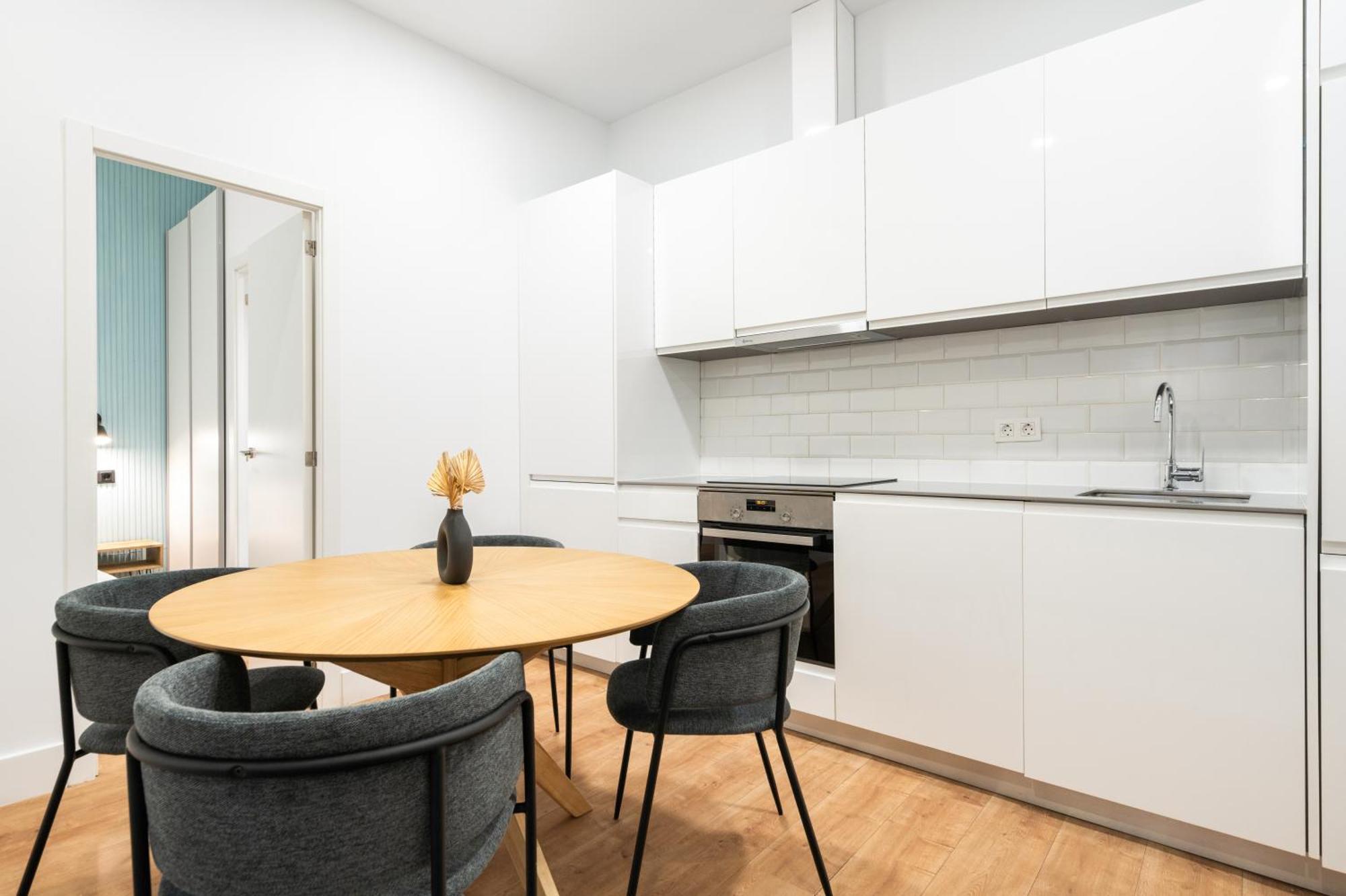 Apartamentos Reformados En Metro Pacifico Alquiler Temporal Madrid Eksteriør billede