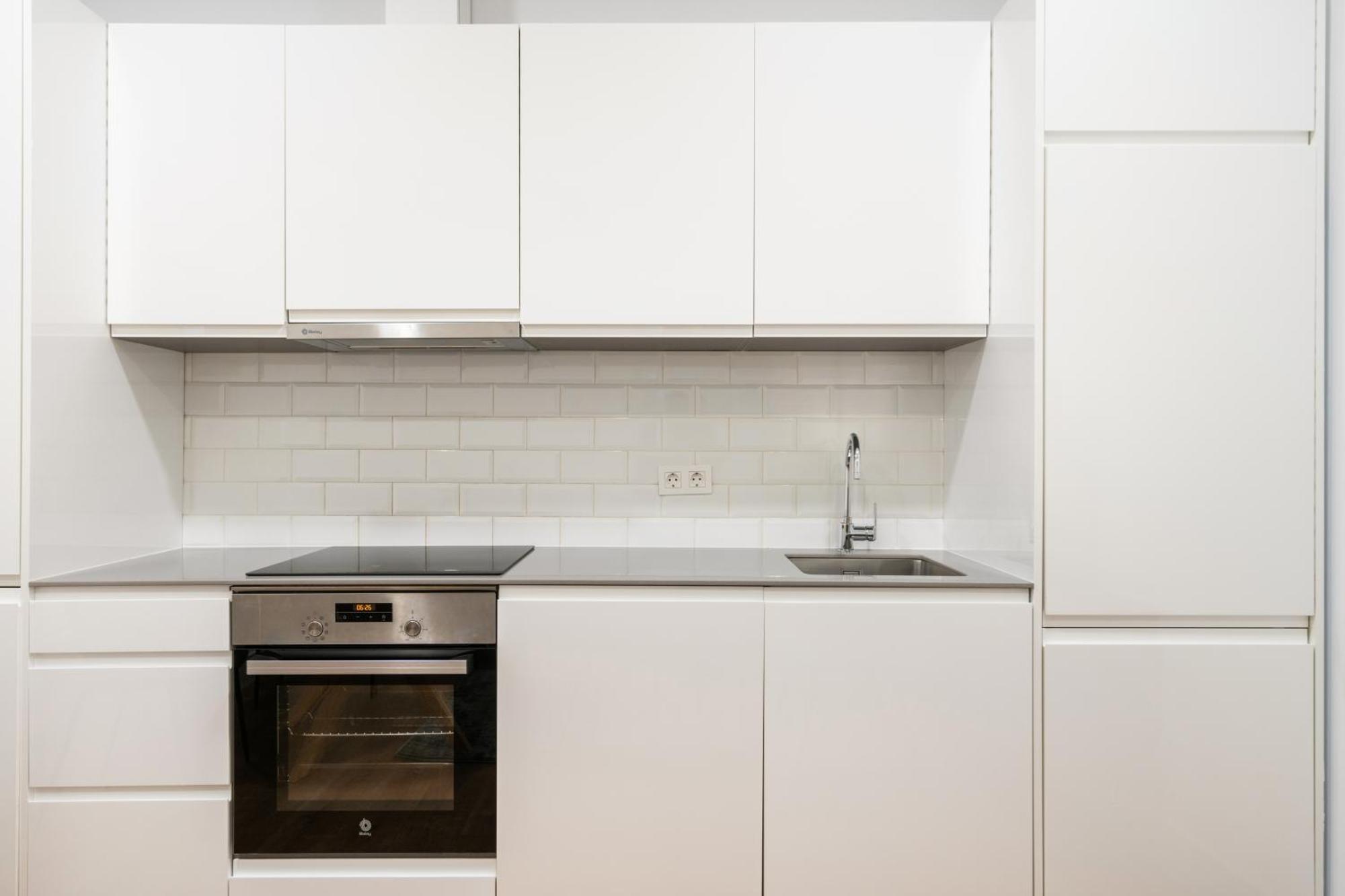 Apartamentos Reformados En Metro Pacifico Alquiler Temporal Madrid Eksteriør billede