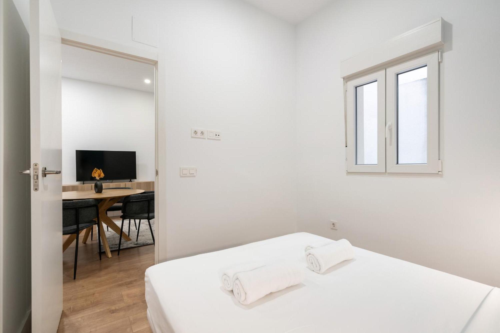 Apartamentos Reformados En Metro Pacifico Alquiler Temporal Madrid Eksteriør billede
