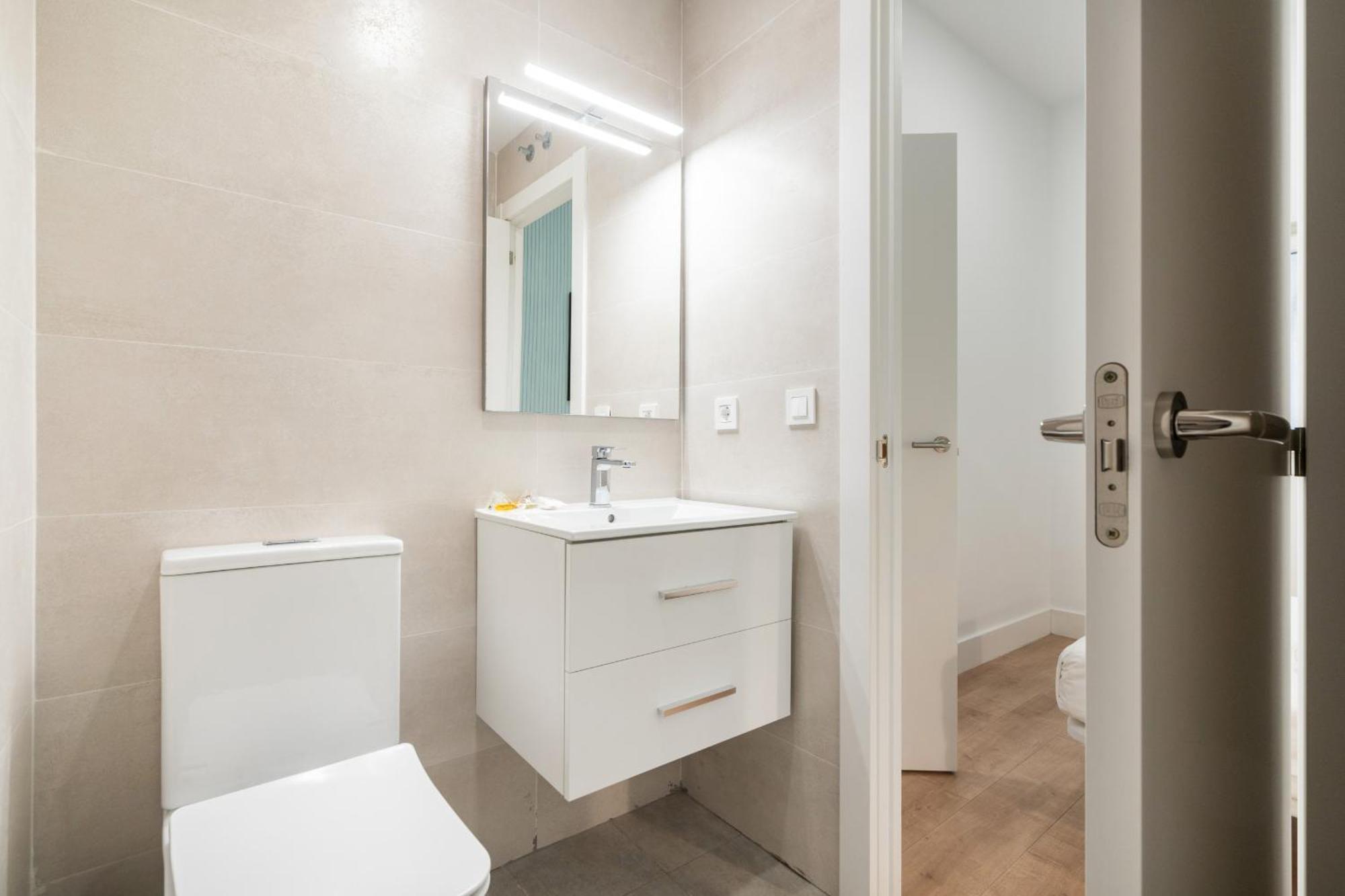 Apartamentos Reformados En Metro Pacifico Alquiler Temporal Madrid Eksteriør billede