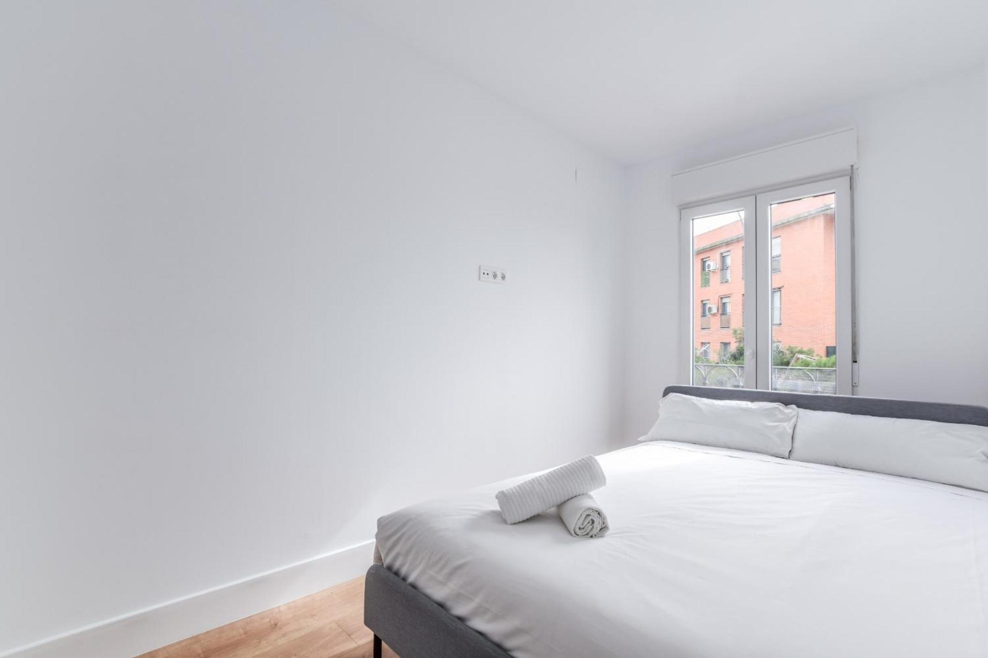 Apartamentos Reformados En Metro Pacifico Alquiler Temporal Madrid Eksteriør billede