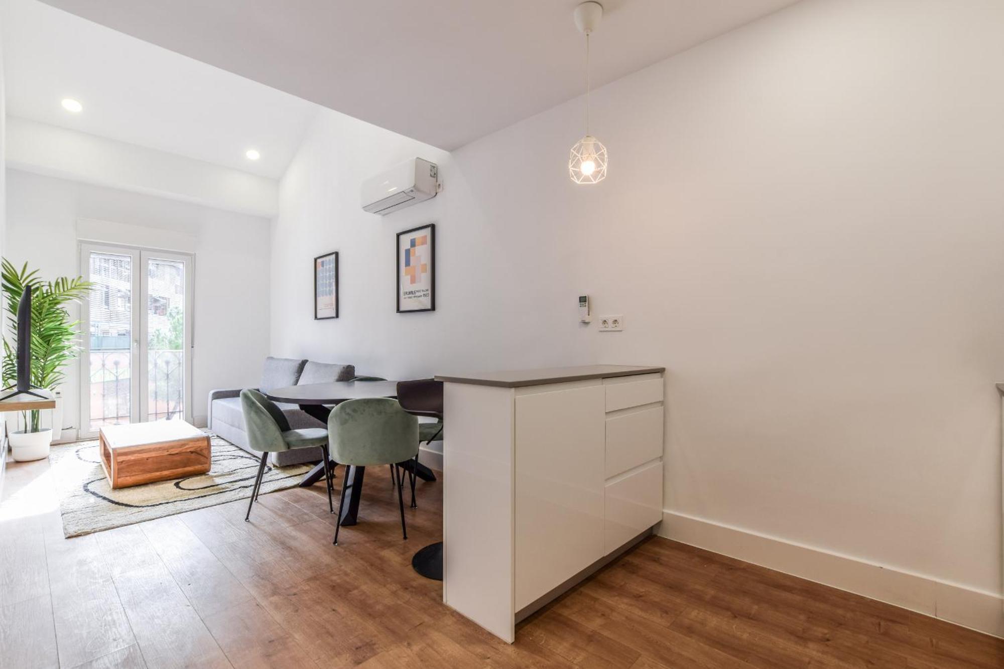 Apartamentos Reformados En Metro Pacifico Alquiler Temporal Madrid Eksteriør billede