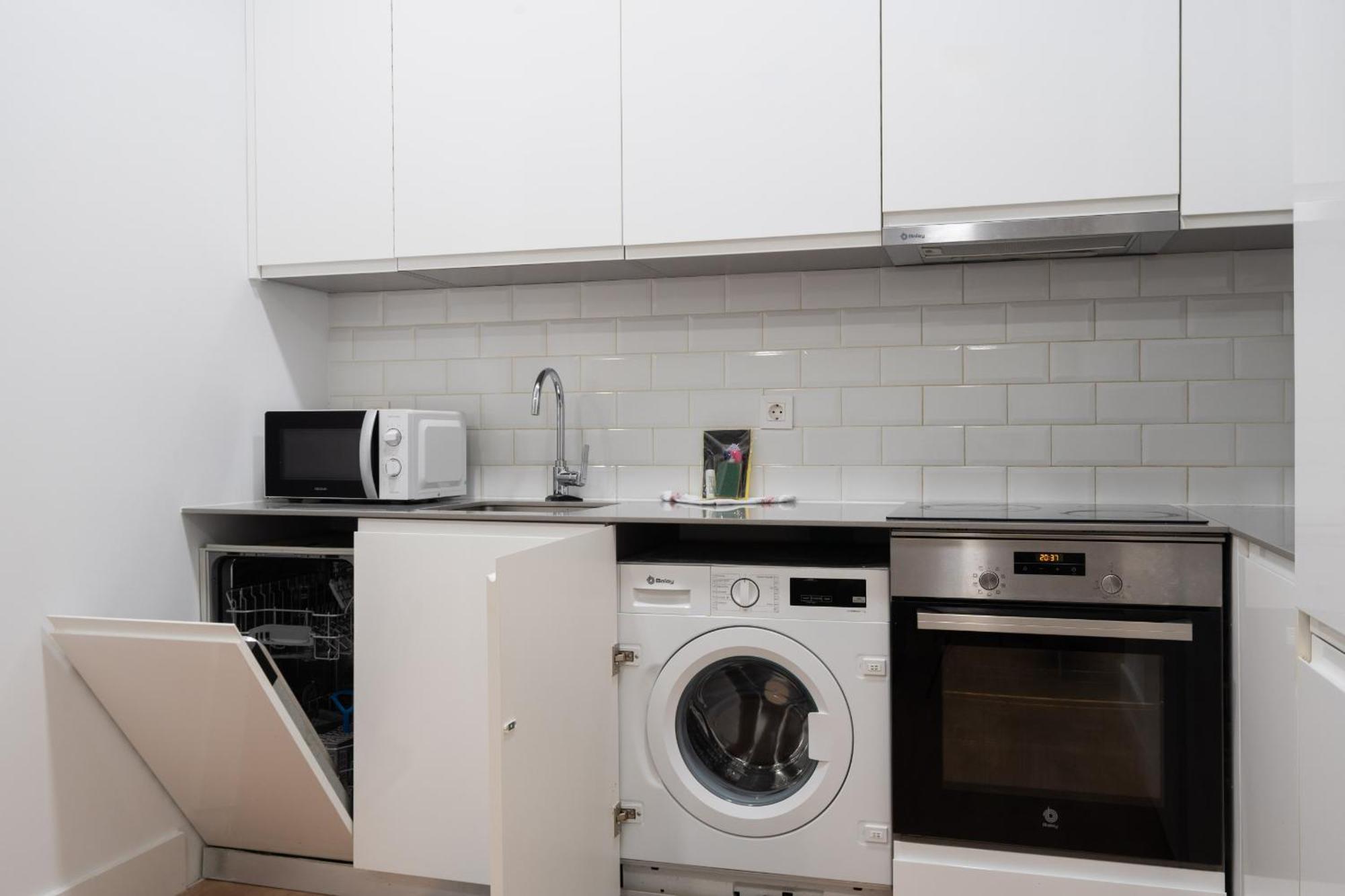 Apartamentos Reformados En Metro Pacifico Alquiler Temporal Madrid Eksteriør billede