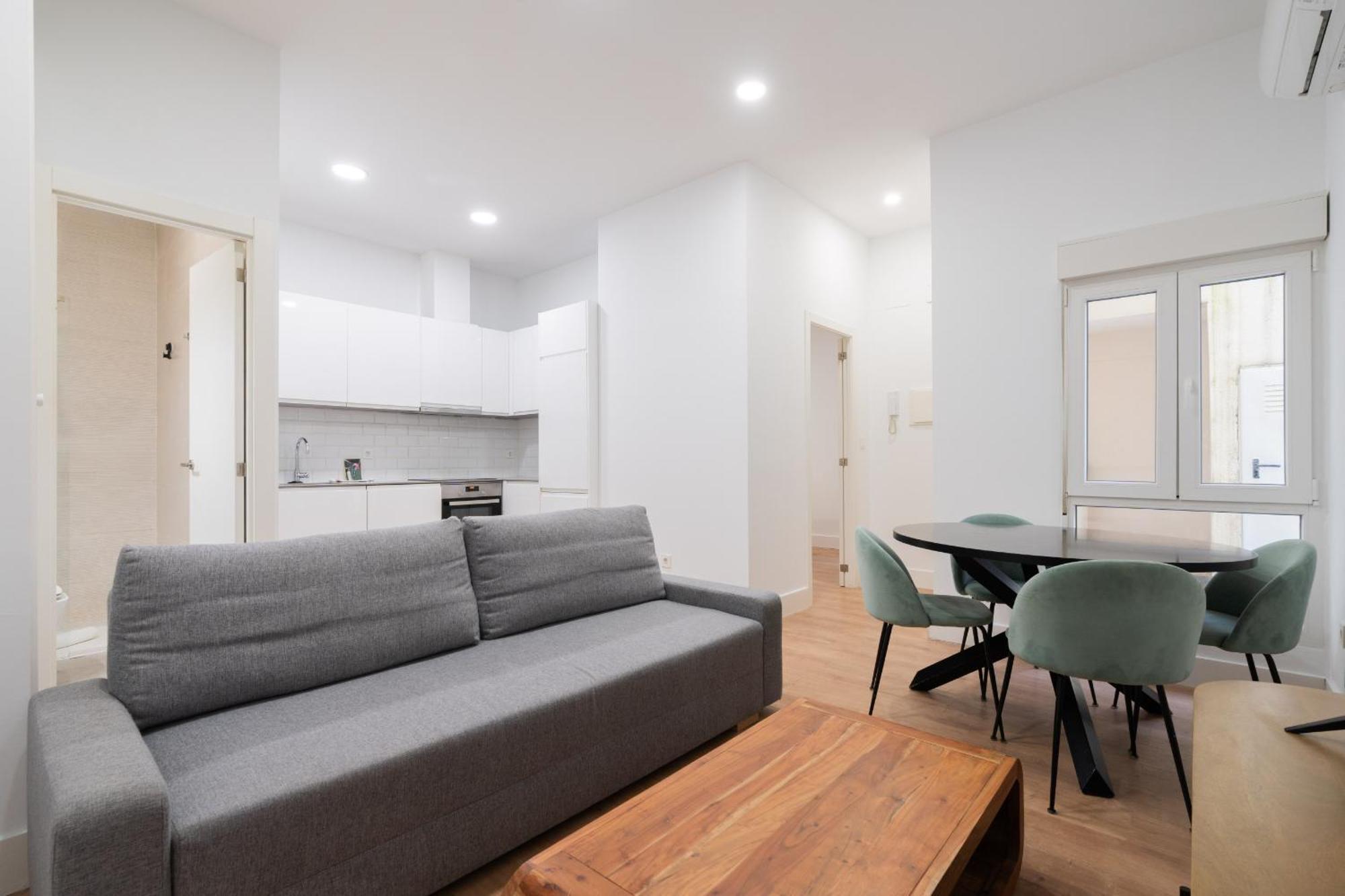 Apartamentos Reformados En Metro Pacifico Alquiler Temporal Madrid Eksteriør billede